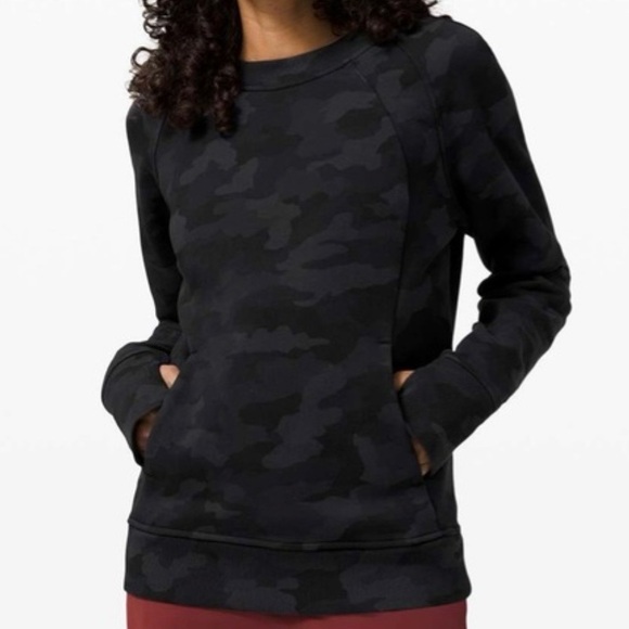 lululemon athletica Tops - Lululemon scuba crewneck sweatshirt size 6 black camo women’s